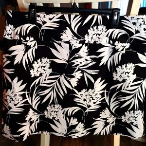 NWOT Black/White Tropical Skort